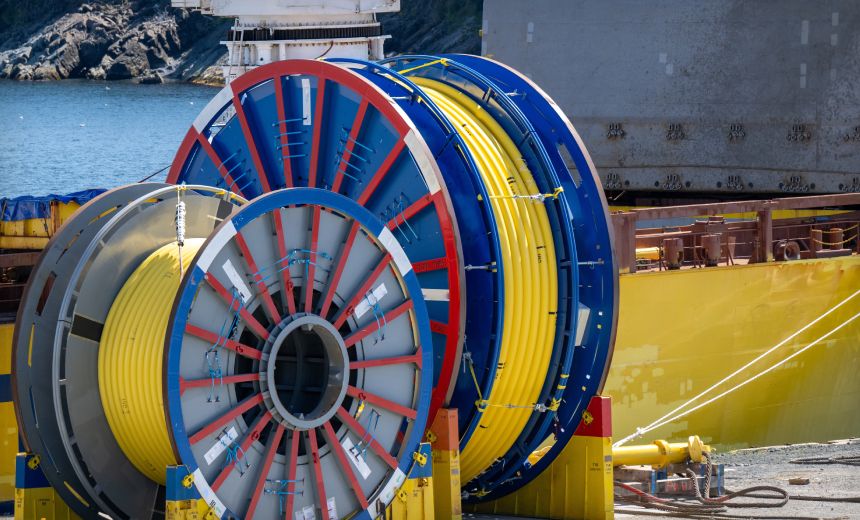 Analysts Recommend US Adopt UK’s Undersea Cable Legislation